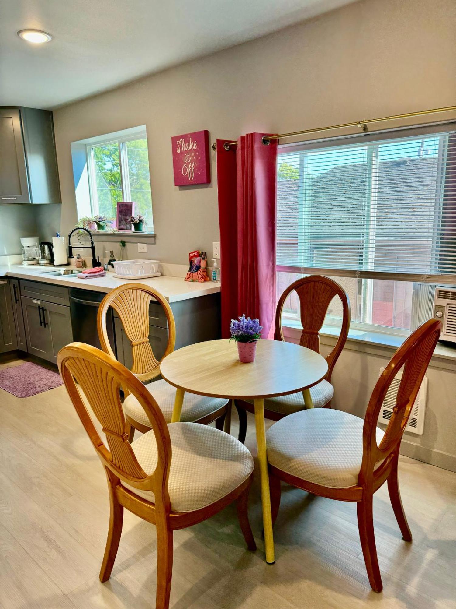 1 Bd Apt With 2 Extra Sofa Beds 13 Mins To Seatac Airport Seattle Eksteriør billede